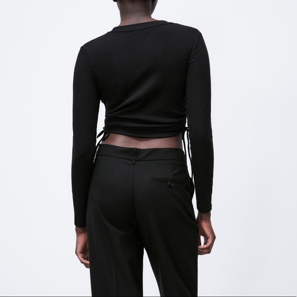 Spotted on Sophie: ZARA RIBBED TOP WITH GATHER DETAIL - Picture 7 of 13